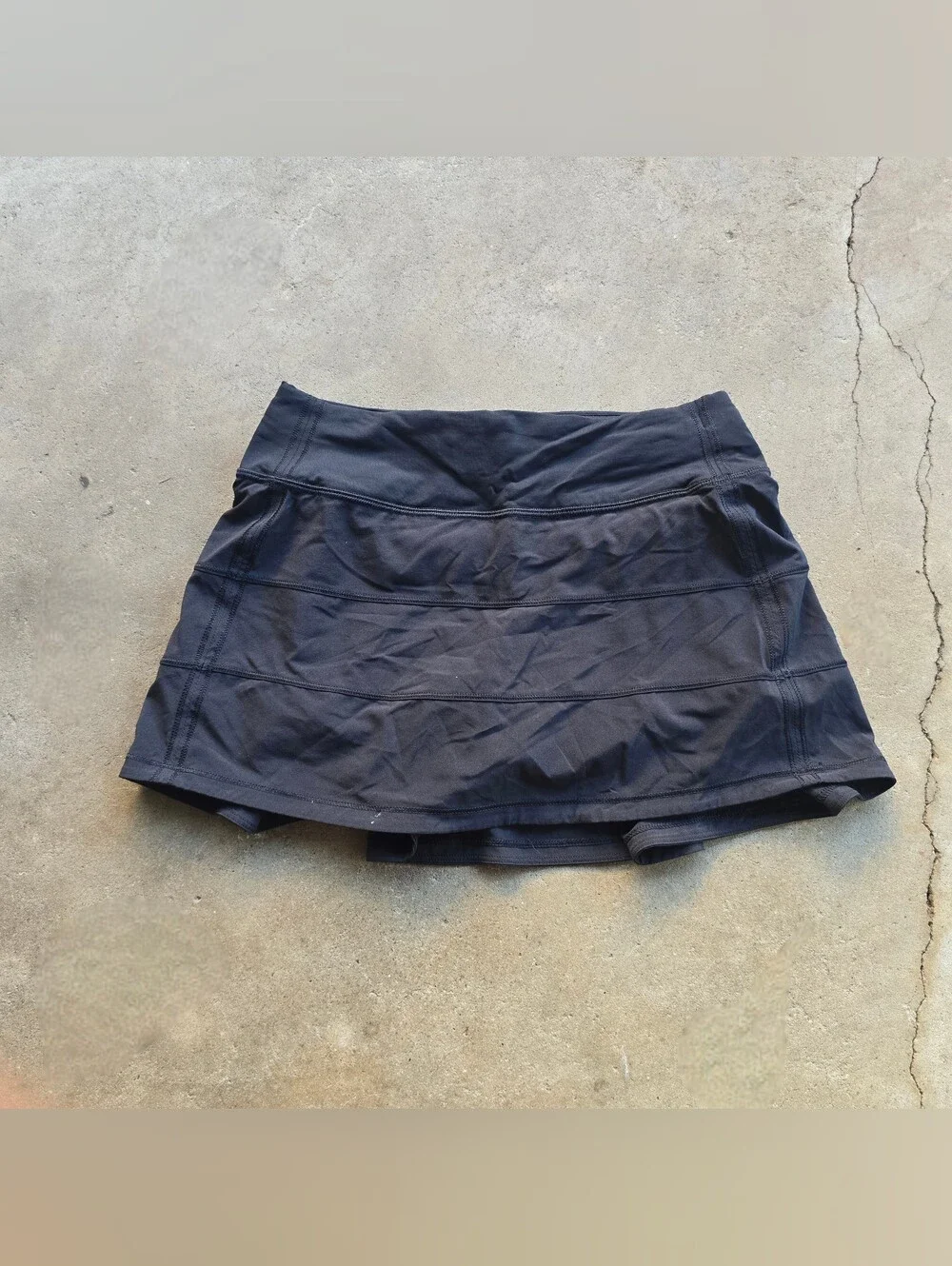 Lululemon Athletica Pace Rival Mid-Rise Skirt/Skort Sz 2 Rear Zip Pocket Black
